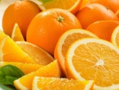 Вчені розповіли, чому потрібно їсти апельсини